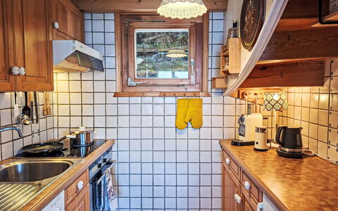 Cheechako: Køkken, Træ, Countertop, Køkken Apparat, Indretning, Større Bandage, Sanitærarmatur, Cabinetry, Håndvask, Tap