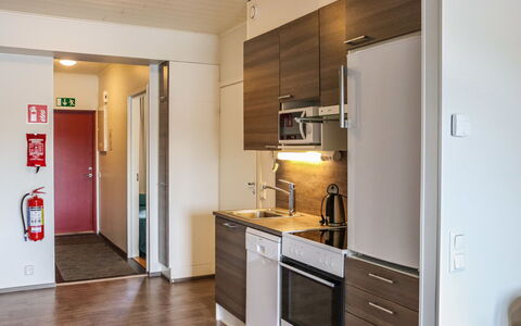 Skivillas 47 Ukkohalla (A7): Seng, Møbel, Soveværelse, Indretning, Sengetøj, Sengetøj, Gulvbelægning, Træ, Etage, Værelse