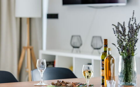Inizio: Bord, Bordservice, Møbel, Drinkware, Mad, Glasservice, Tallerkner, Plante, Plade, Textile
