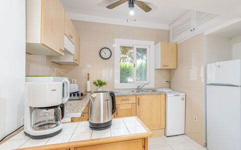 Flamicell: Cabinetry, Countertop, Møbel, Bygning, Ejendom, Husholdningsapparat, Køkken Apparat, Køkken, Loftsventilator, Komfur