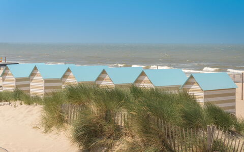 Rozenhof with Parking: Himmel, Vand, Plante, Økoregion, Azure, Strand, Coastal Og Oceaniske Landskabsformer, Horisont, Landskab, Ejendom