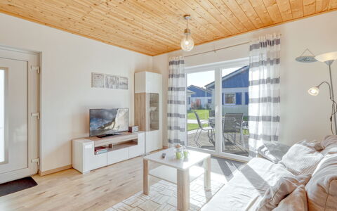 Sundlicht: Møbel, Billedramme, Couch, Træ, Indretning, Stue, Gulvbelægning, Etage, Reoler