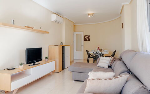 Bahia del Sol: Møbel, Indretning, Gulvbelægning, Couch, Træ, Etage, Værelse, Stue, Loft, Television