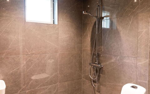 Saana 4: Væg, Gulvbelægning, Sanitærarmatur, Badeværelse, Etage, Vvs, Indretning, Belysning, Loft, Toilet