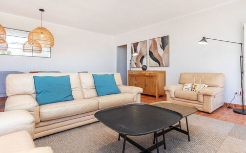 Lloret de Mar 413: Møbel, Indretning, Gulvbelægning, Couch, Etage, Væg, Træ, Loft, Værelse, Stue