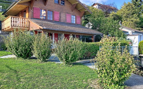 Le Cabanon: Bygning, Hus, Busk, Hjem, Boligområde, Tag, Sommerhus, Have, Forår