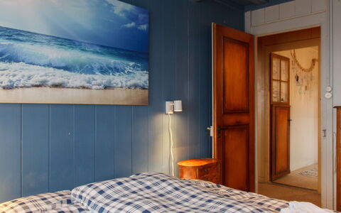 Le Cabanon: Træ, Soveværelse, Møbel, Sengetøj, Indretning, Etage, Seng, Gulvbelægning, Sengetøj, Værelse
