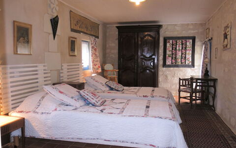 Les Landes du Chinonais: Billedramme, Ejendom, Møbel, Komfort, Bygning, Træ, Belysning, Bed Frame, Arkitektur, Etage