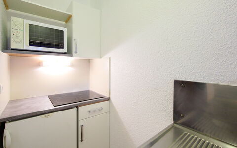 Chamonix 630: Ejendom, Værelse, Køkken, Countertop, Møbel, Hus, Ejendom, Cabinetry, Bygning, Etage
