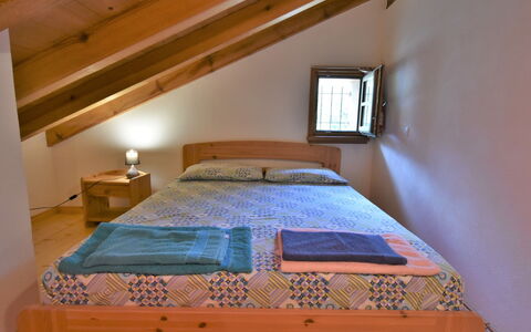 Chiavenna 100: Bygning, Møbel, Ejendom, Komfort, Træ, Bed Frame, Hus, Vindue, Seng, Indretning
