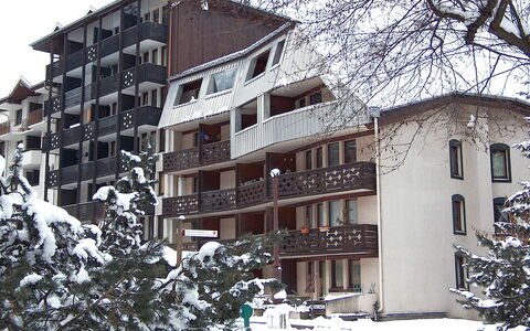 Chamonix 670: Bygning, Sne, Plante, Vindue, Hvid, Urban Design, Træ, Fryser, Kvarter, Boligområde