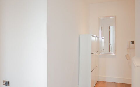 Lincoln Court: Træ, Hus, Etage, Gulvbelægning, Hårdttræ, Bygning, Loft, Beige, Gips