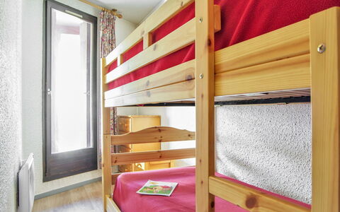 Gentiane: Seng, Værelse, Møbel, Ejendom, Køjeseng, Hostel, Soveværelse, Indretning, Hus, Bygning