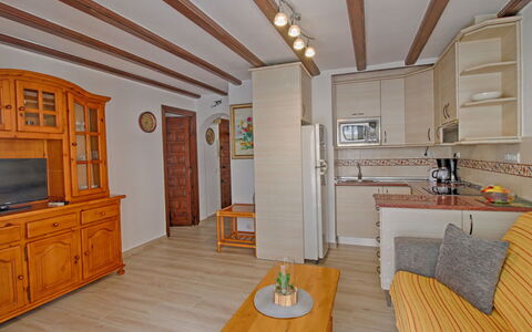 Damara V: Cabinetry, Møbel, Ejendom, Bord, Countertop, Bygning, Køkken, Træ, Indretning, Belysning