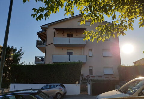 L'attico Di Castelfidardo: Himmel, Bil, Bygning, Ejendom, Lys, Køretøj, Hjul, Motor Køretøj