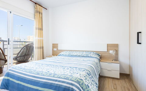 Orion: Møbel, Bygning, Ejendom, Komfort, Azure, Træ, Bed Frame, Vindue, Indretning, Hus