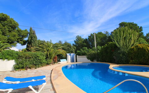 Calpe Calp 1100: Vand, Himmel, Sky, Plante, Svømmepøl, Blå, Træ, Skygge, Udendørs Møbler, Krop Af Vand