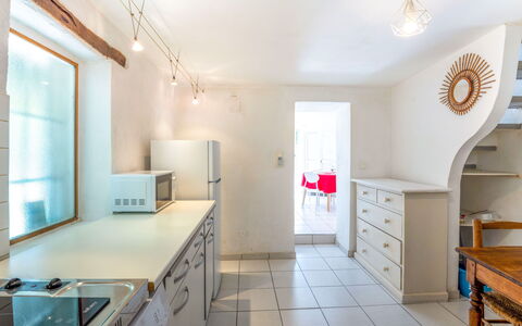 Centre Nyons: Cabinetry, Ejendom, Møbel, Blå, Håndvask, Vindue, Skuffe, Træ, Indretning, Belysning