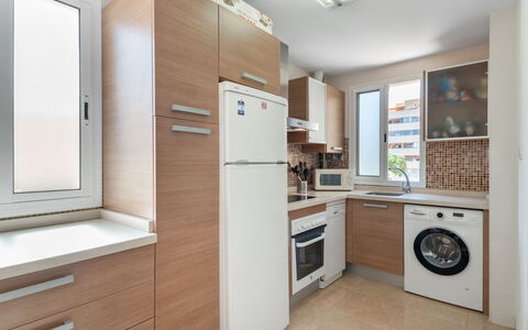 Las Mariposas: Cabinetry, Countertop, Møbel, Køkken, Køkken Apparat, Husholdningsapparat, Bygning, Træ, Indretning, Komfur