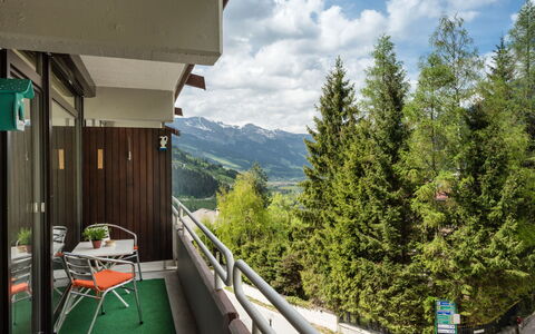 Bad Gastein 110: Sky, Himmel, Ejendom, Plante, Bygning, Træ, Bjerg, Lærk, Fritid, Græs