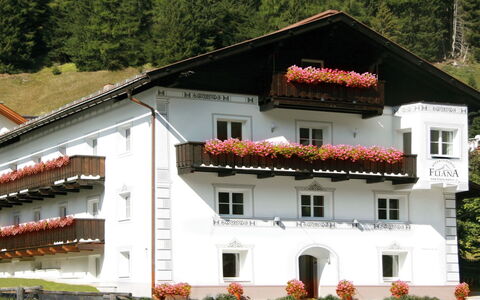 Mathon 500: Hjem, Altan, Villa, Hotel