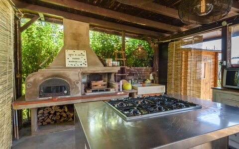 Villa Pancole: Ejendom, Køkken Apparat, Træ, Countertop, Komfur, Indretning, Bord, Stue, Gaskomfur, Køkken