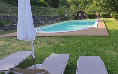 La Casa nel Borgo: Blå, Svømmepøl, Kompositmateriale, Udvej, Skygge, Eco Hotel, Water Feature, Hacienda, Landscaping, Thermae