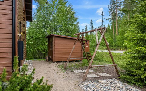 Kanervarinne: Seng, Møbel, Soveværelse, Indretning, Sengetøj, Sengetøj, Gulvbelægning, Træ, Etage, Værelse