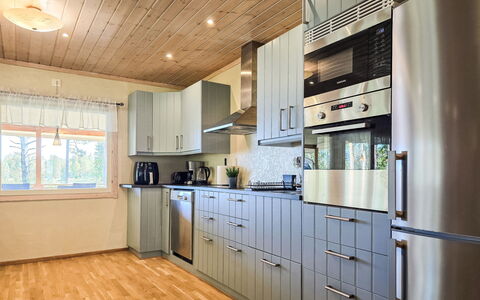 Oravajärven Talo (Ent. Suomela): Træ, Køkken Apparat, Køkken, Gulvbelægning, Større Bandage, Indretning, Loft, Cabinetry, Countertop, Møbel