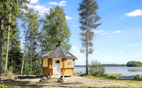 Oravajärven Talo (Ent. Suomela): Træ, Tag, Sommerhus, Skov, Bjælkehytte, Hytte, Woodland, Lærk, Udendørs Struktur