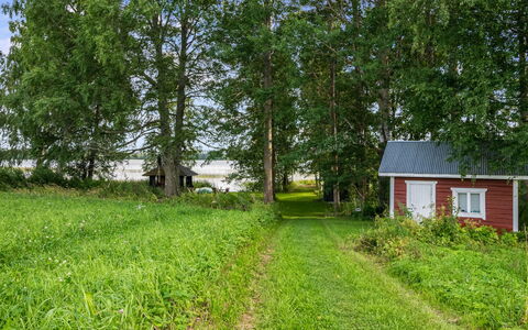 Kekkola: Seng, Møbel, Soveværelse, Indretning, Sengetøj, Sengetøj, Gulvbelægning, Træ, Etage, Værelse