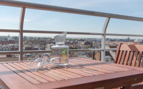 Skyview with Parking and Balcony: Himmel, Møbel, Bordservice, Bord, Stol, Træ, Sky, Udendørs Møbler, Vindue, Skygge
