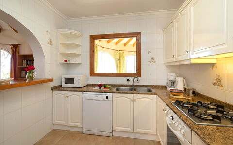 Oronella: Cabinetry, Countertop, Håndvask, Tap, Køkkenvask, Ejendom, Sanitærarmatur, Køkken, Træ, Bygning