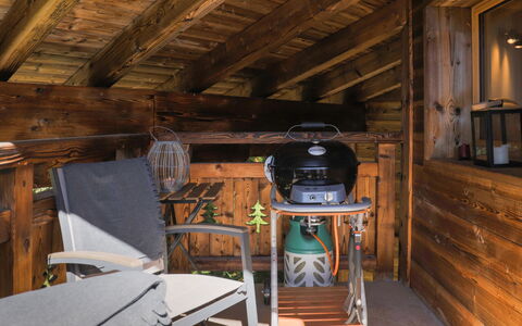 Chalet sans Soucis: Træ, Bygning, Attic, Bjælke, Etage, Hårdttræ, Gulvbelægning, Bejdse, Sommerhus, Bord