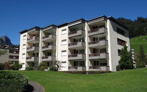 Sunnmatt Süd Wohnung 432: Bygning, Ejendom, Plante, Himmel, Land Lot, Træ, Urban Design, Græs, Vindue