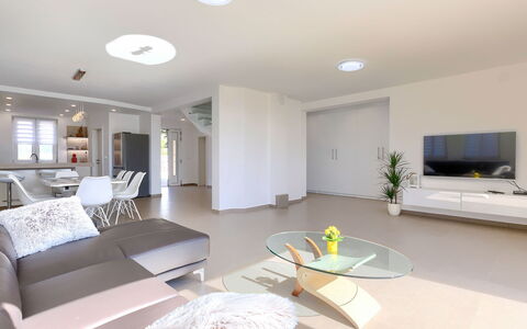 Villa Luna Maris: Møbel, Ejendom, Billedramme, Azure, Træ, Belysning, Indretning, Komfort, Etage, Gulvbelægning