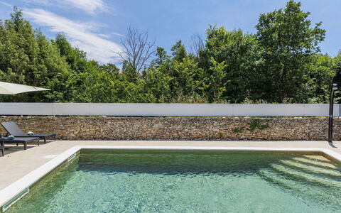 Marija: Svømmepøl, Kompositmateriale, Have, Skygge, Landscaping, Water Feature, Design, Backyard, Dagslys, Udvej