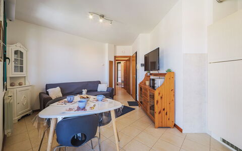 Appartamento Pietrasanta: Møbel, Ejendom, Billedramme, Azure, Træ, Belysning, Indretning, Komfort, Etage, Gulvbelægning