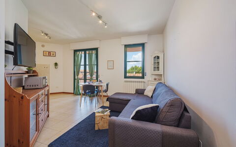 Appartamento Pietrasanta: Møbel, Ejendom, Billedramme, Azure, Træ, Belysning, Indretning, Komfort, Etage, Gulvbelægning