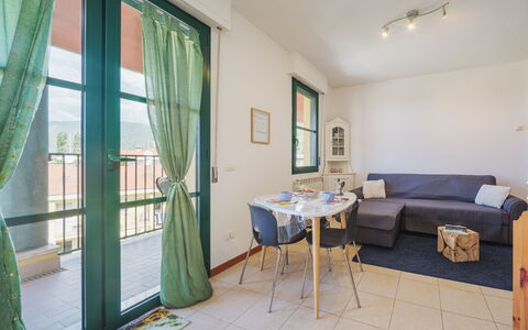 Appartamento Pietrasanta: Møbel, Ejendom, Billedramme, Azure, Træ, Belysning, Indretning, Komfort, Etage, Gulvbelægning
