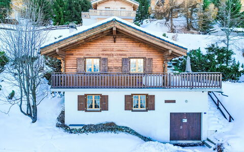 Ushuaia: Sne, Bygning, Vindue, Blå, Træ, Hus, Verden, Hældning, Sommerhus, Boligområde