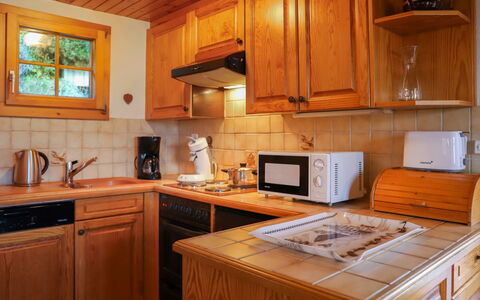 Ushuaia: Cabinetry, Countertop, Ejendom, Møbel, Køkkenvask, Køkken Apparat, Træ, Køkken, Husholdningsapparat, Håndvask