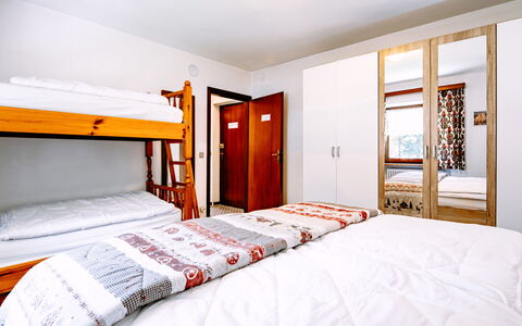 Canazei 440: Ejendom, Møbel, Bygning, Komfort, Vindue, Bed Frame, Træ, Indretning, Hus