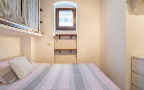 Ca du Ponte: Møbel, Bygning, Ejendom, Komfort, Vindue, Træ, Bed Frame, Skygge, Arkitektur, Indretning