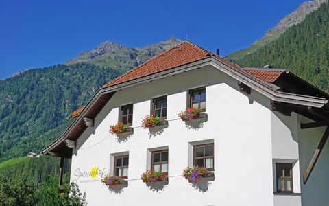 Feichten im Kaunertal 107: Himmel, Vindue, Ejendom, Bygning, Bjerg, Plante, Hus, Sommerhus, Hældning, Ejendom