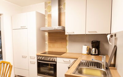 Sonnenhof Top 2 107.2: Cabinetry, Køkkenvask, Countertop, Køkken Apparat, Håndvask, Komfur, Køkken, Gaskomfur, Husholdningsapparat, Træ