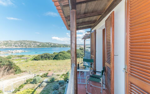Capo Testa: Himmel, Plante, Vand, Sky, Bygning, Veranda, Træ, Skygge, Sommerhus, Boligområde