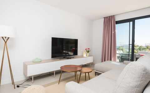 Calma Blanca: Møbel, Couch, Komfort, Bord, Plante, Lampe, Indretning, Arkitektur, Stue, Bygning