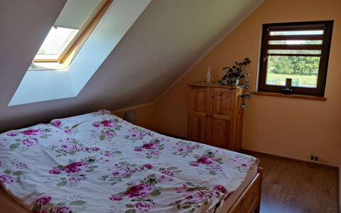 Domek Z Klimatem: Møbel, Ejendom, Cabinetry, Vindue, Komfort, Træ, Bed Frame, Textile, Indretning, Bygning