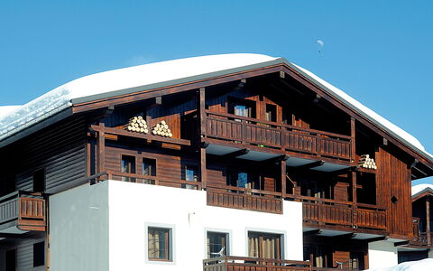Les Gets 651: Himmel, Ejendom, Bygning, Vindue, Træ, Hældning, Facade, Hus, Tag, Sne